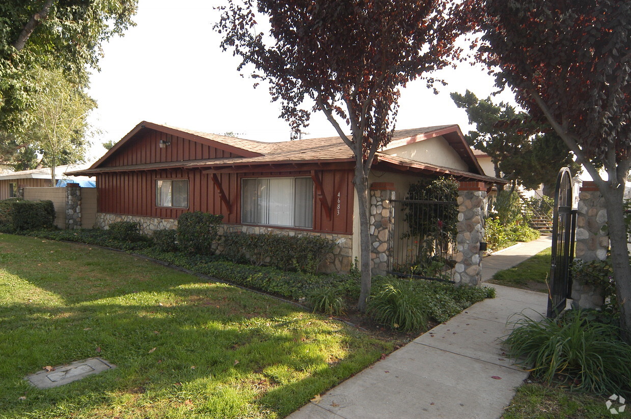 Building Photo - 4683 Canoga St