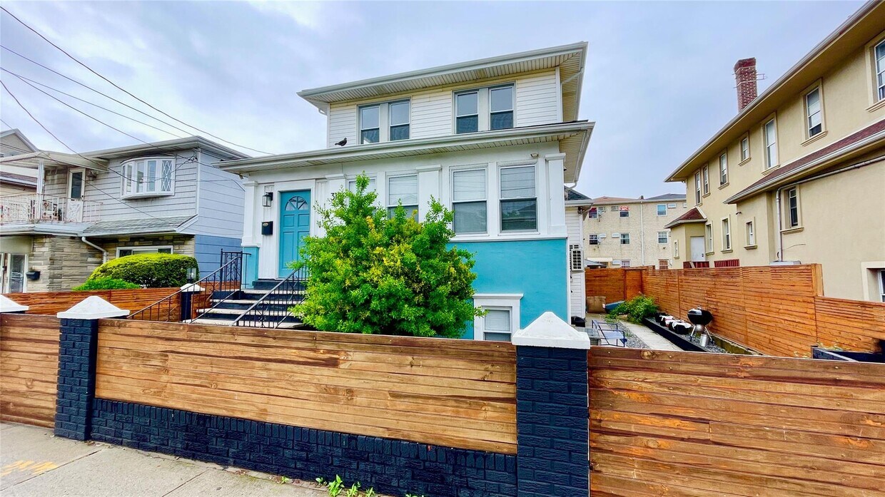 Primary Photo - 318 Beach 69th St