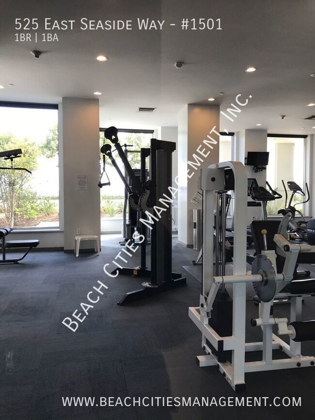 Building Photo - Great Condo with Spectacular Views of Down...