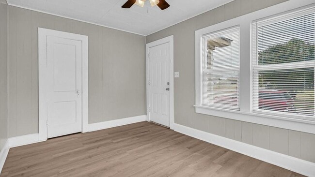 Foto del edificio - 203 3rd Ave NW