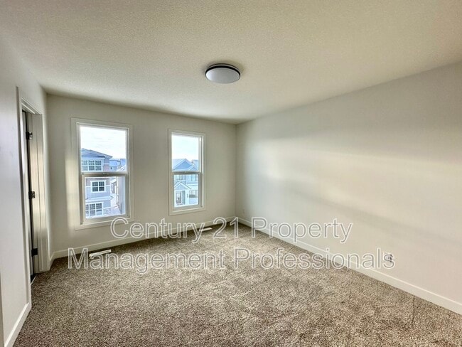 Photo du bâtiment - 2919 Coughlan Green SW