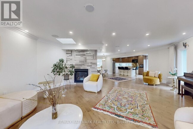 Building Photo - 115 Lynwood Crescent