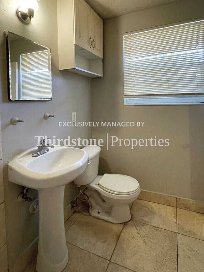 Building Photo - 7338 Linda Dr, Jacksonville, FL 32208