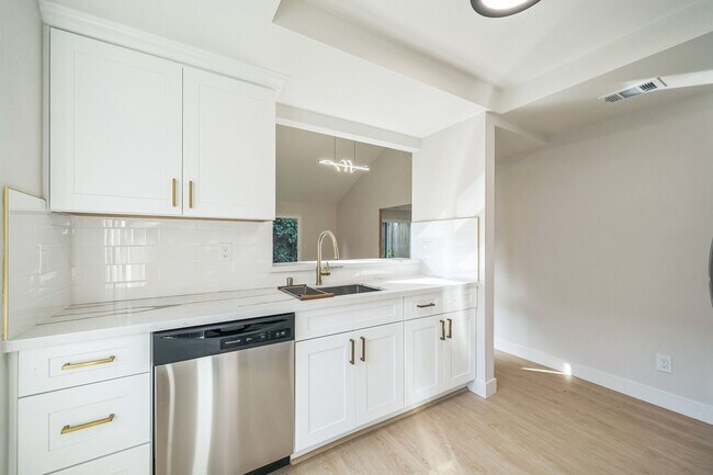 Foto del edificio - Charming 2BR House in Fremont