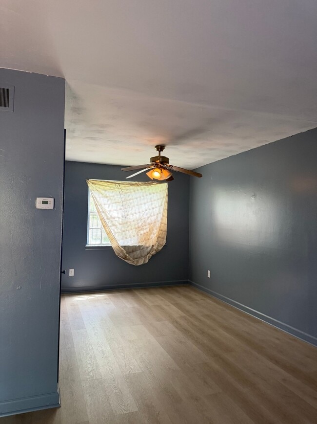 Building Photo - 3047 Carnes Ave