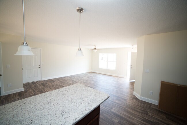 Foto del edificio - 20 Golden Poppy Ln