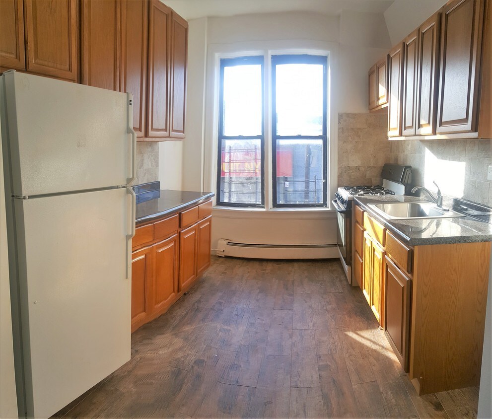 Foto principal - 3901 Church Ave