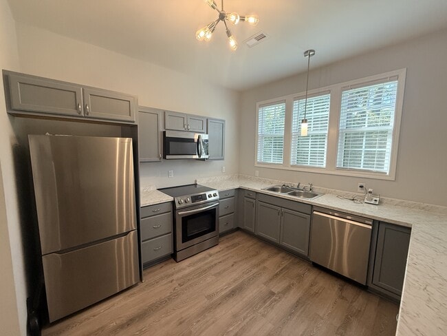 Building Photo - 3092 Main St