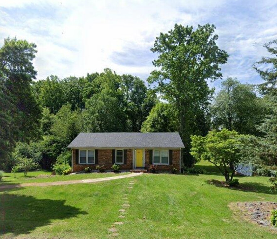 Foto principal - 220 Logan Ct