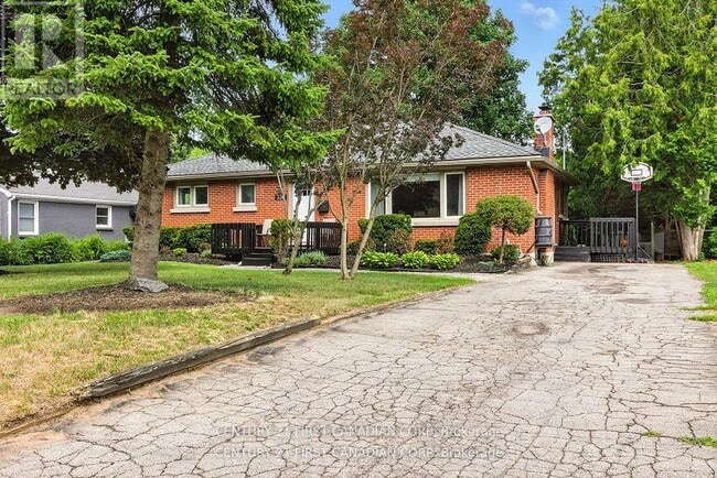 Building Photo - 330 Glenrose Dr