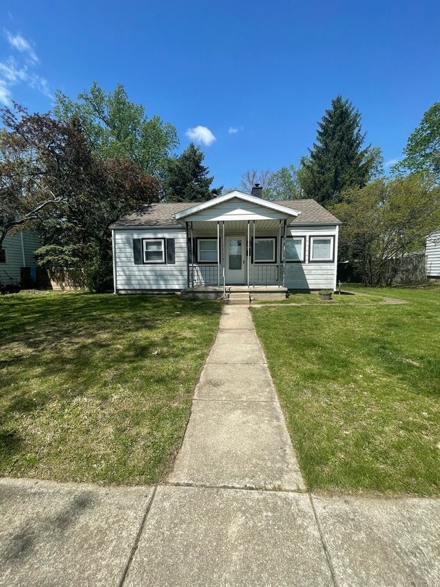 3 Bedroom Single Family Home - 3 Bedroom Single Family Home