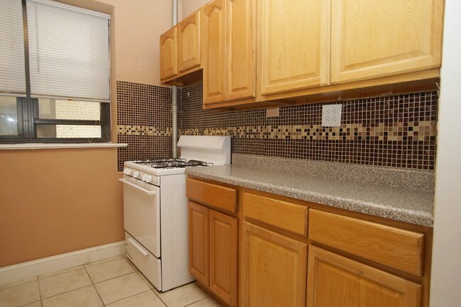 Building Photo - 529 E 235th St