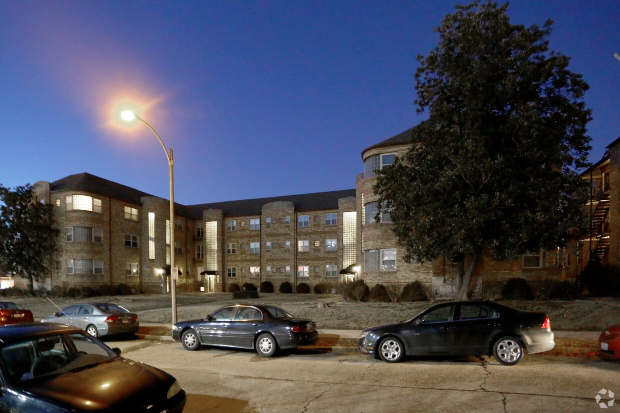 Foto del edificio - 5835-5845 Lindenwood Ave