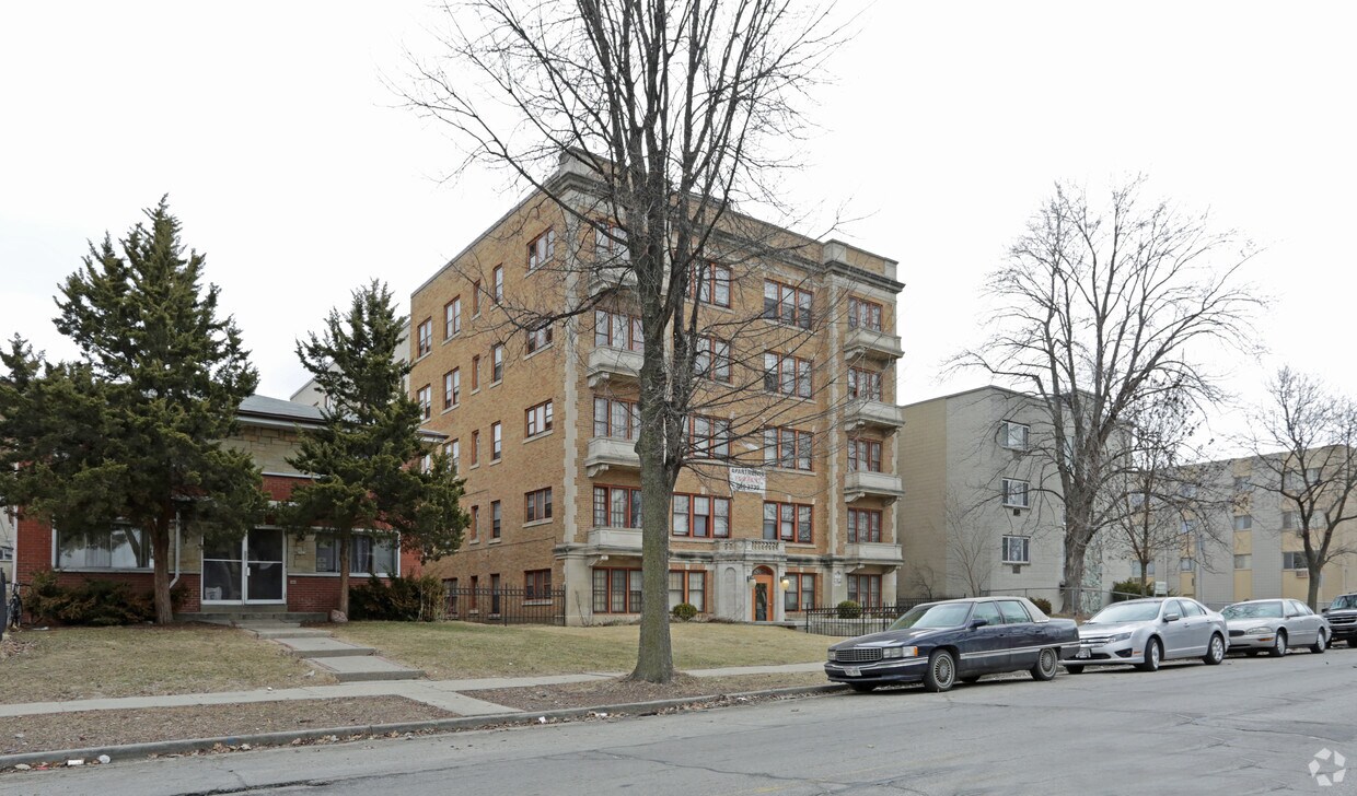 Primary Photo - 2912 W Wells St