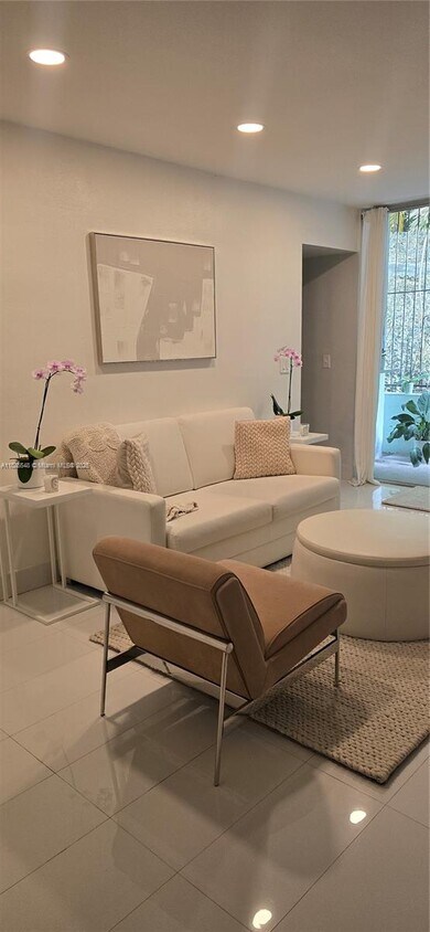 Foto principal - 2539 S Bayshore Dr