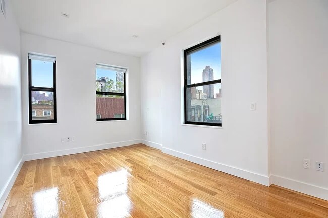 Building Photo - 223 E 80th St