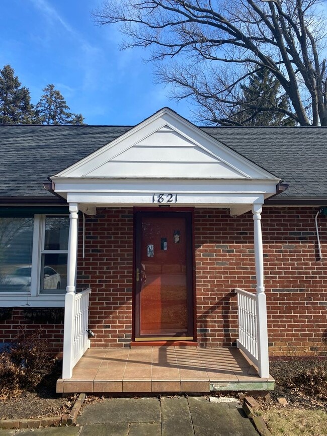 Building Photo - 1821 Anne Ave