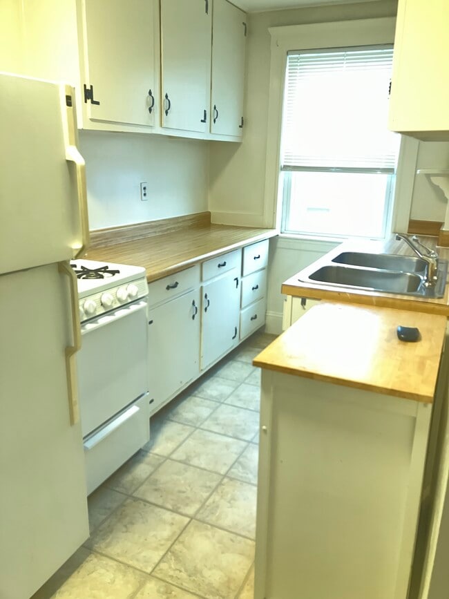 Building Photo - 37 Endicott St