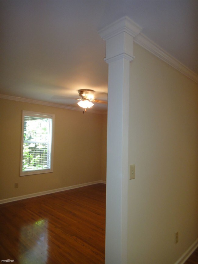 Building Photo - 2925 10th Ct S