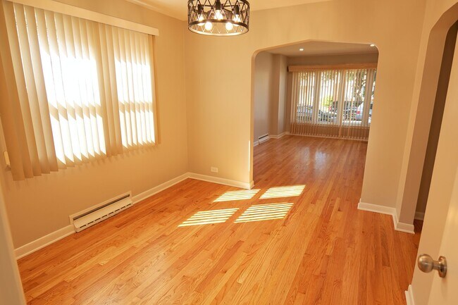 Foto del edificio - 5047 S Leclaire Ave