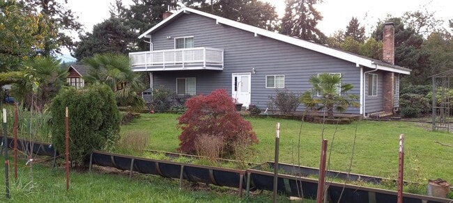 Building Photo - 4 bedroom, 3 bath in the country