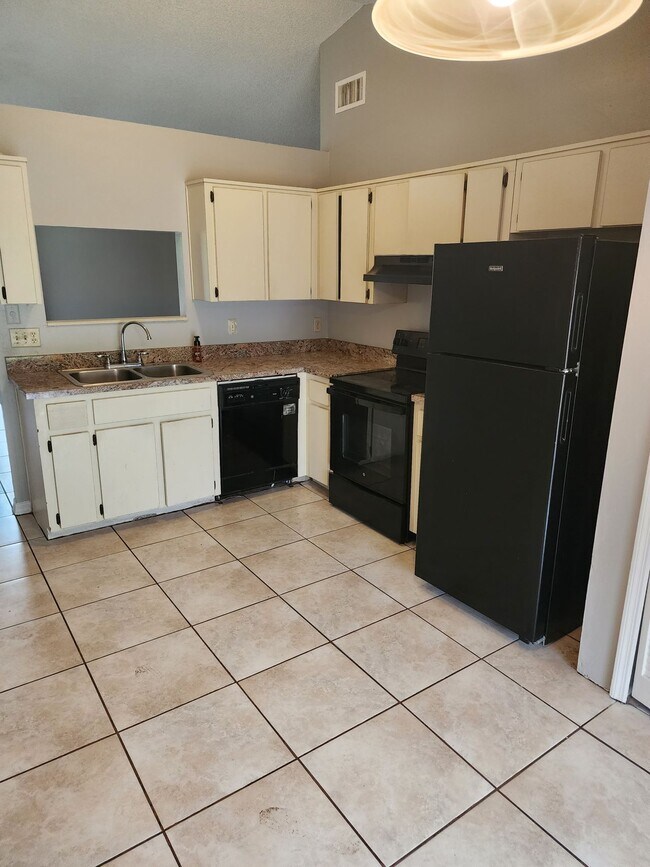 Building Photo - 1546 Candlewyck Dr