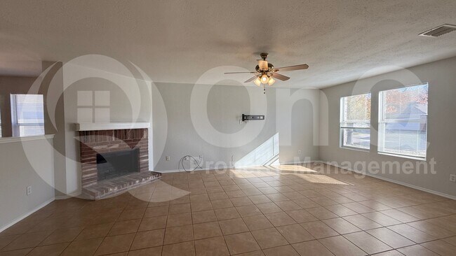 Foto del edificio - 4240 Hunters Creek Dr