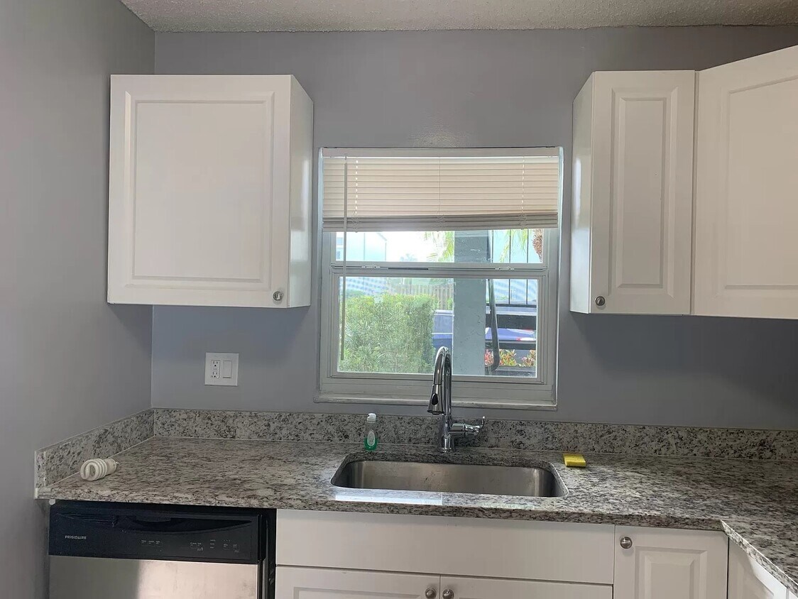 Foto principal - 2830 Somerset Park Dr