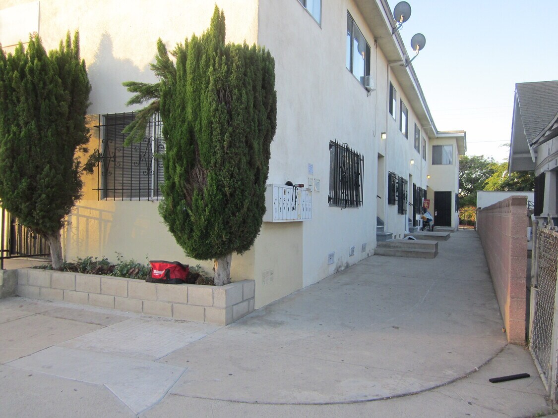 Primary Photo - 1358 W 37th St
