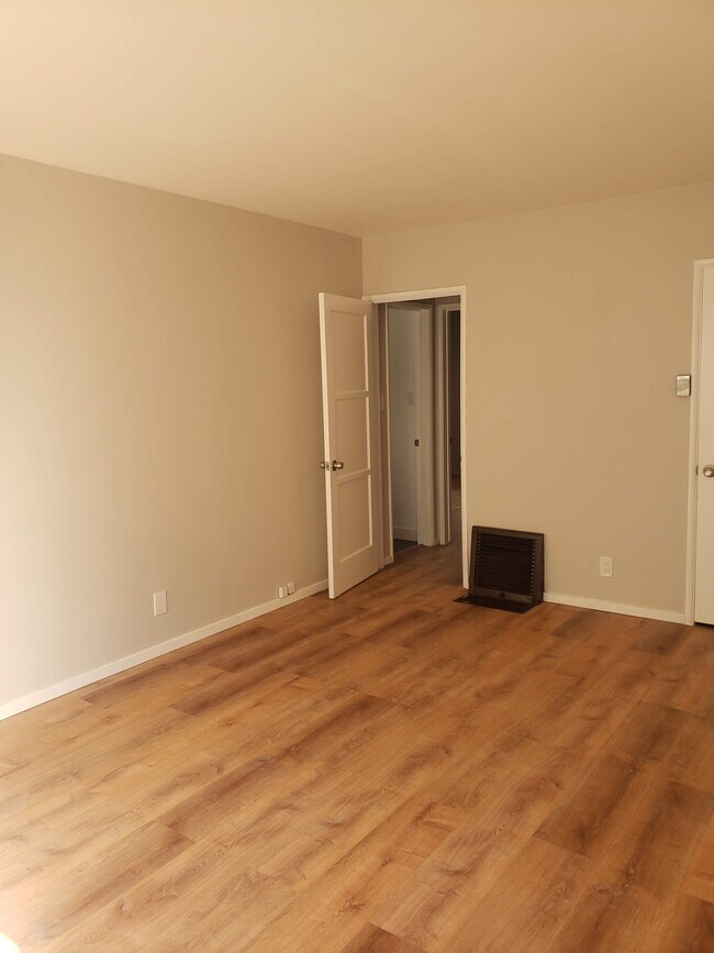 Foto del edificio - 7057 W Manchester Ave