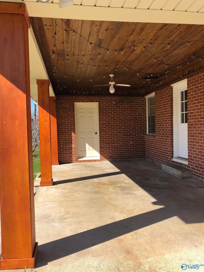 Building Photo - 1811 Stevens Dr NE