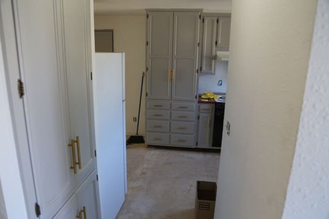 Building Photo - 3 bed/1.5 bath duplex Remodel Done 9/20/2025