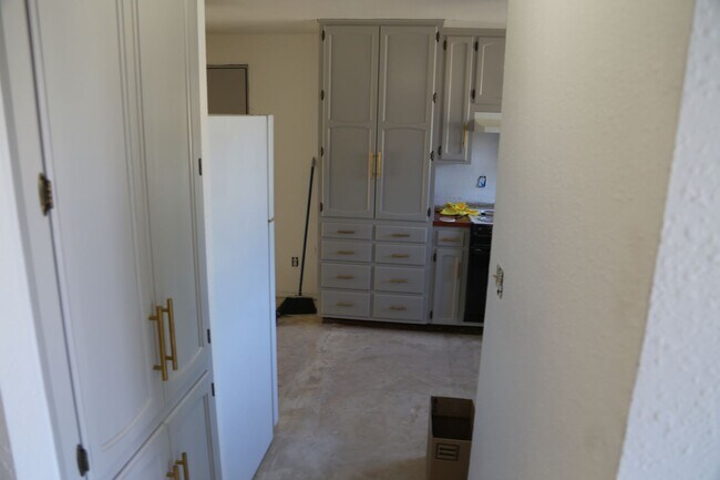 Foto del edificio - 3 bed/1.5 bath duplex Remodel Done 9/20/2025