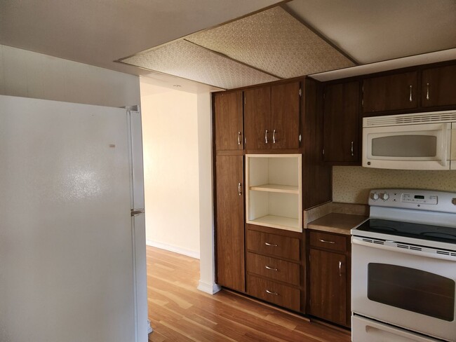 Foto del edificio - 55+ Community Cozy Condo MOVE IN SPECIAL 2...