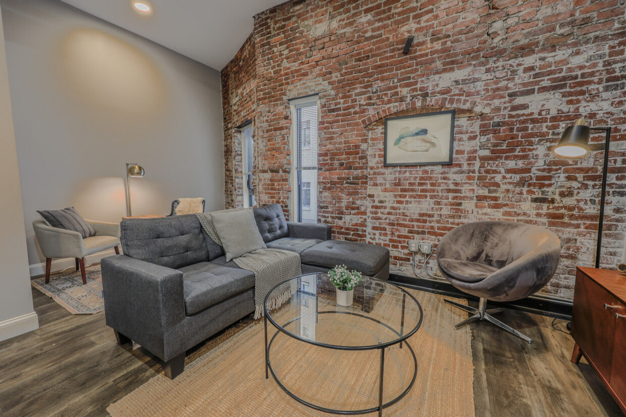 Primary Photo - 6 Hamilton Pl