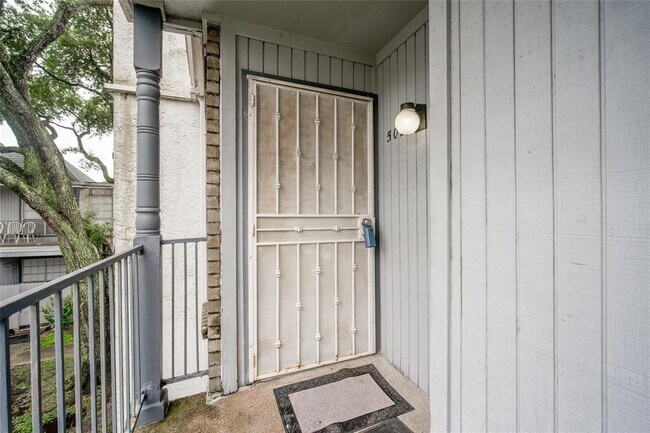 Foto del edificio - 6606 De Moss Dr
