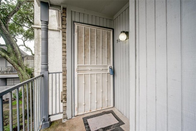 Building Photo - 6606 De Moss Dr