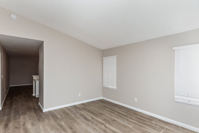 Foto del edificio - 7668 Kalmalii Ave