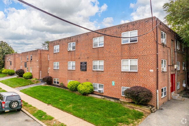 Building Photo - Mayfair Garden Apartments