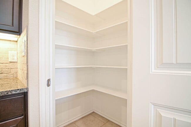 Foto del edificio - 719 Bronco Ct