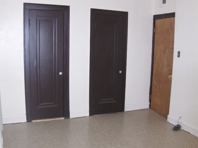 Bedroom - 6902 S Talman Ave