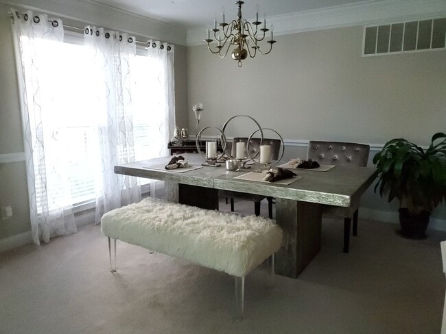 Building Photo - Executive home located near Bellbrook
