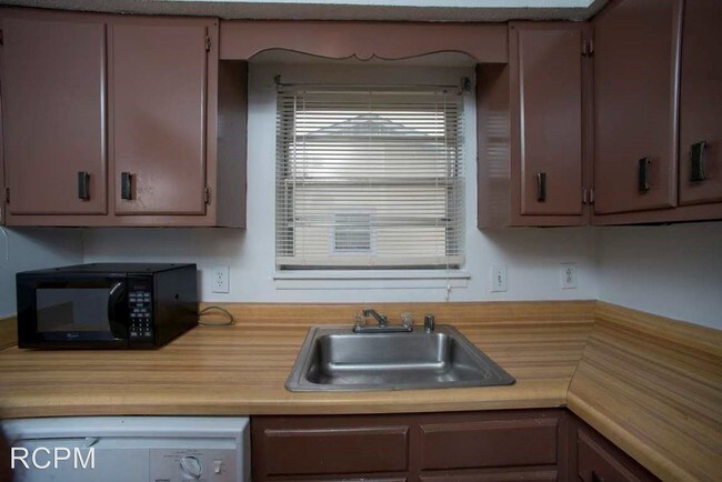 Building Photo - 2223 Jonathan Dr NW