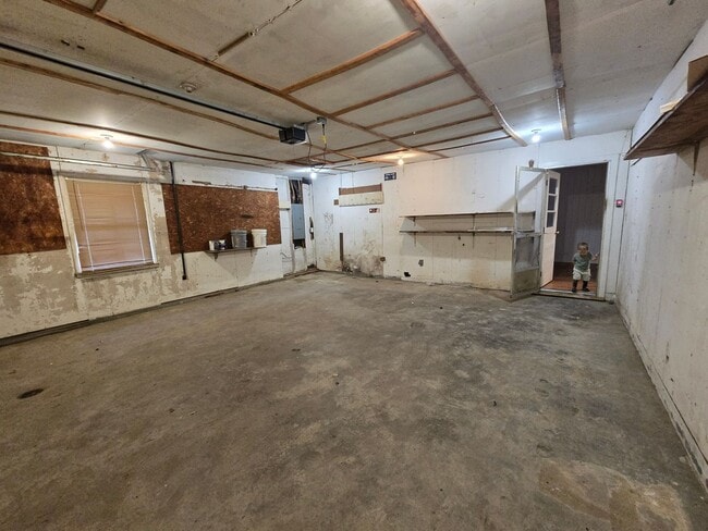 Building Photo - Charming 3-Bedroom Home with Spacious Yard and Modern Updates