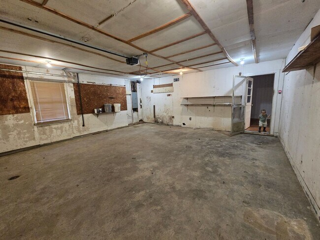 Foto del edificio - Charming 3-Bedroom Home with Spacious Yard and Modern Updates