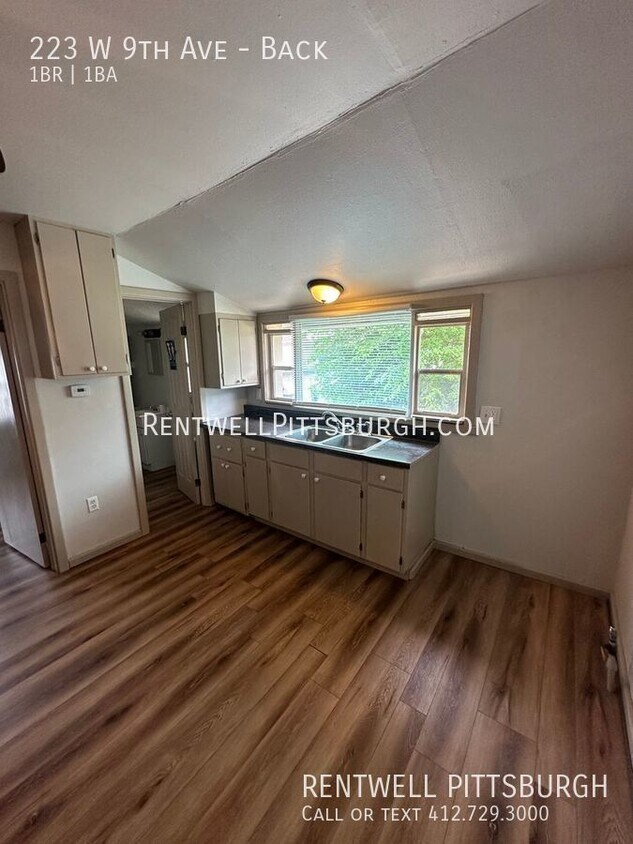 223 W 9th Ave Unit Back, Tarentum, PA 15084 Room for Rent in Tarentum, PA