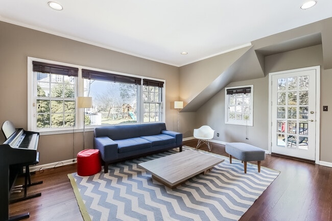 Building Photo - 820 Orienta Ave