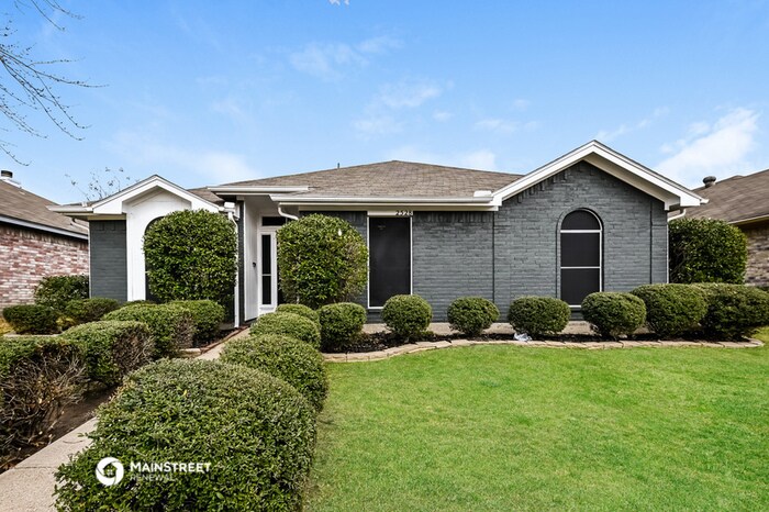 Primary Photo - 2528 Park Valley Dr