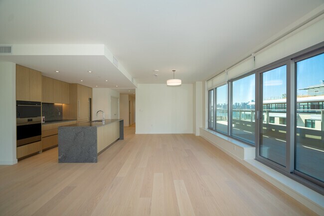 Building Photo - 703-777 Harbour Way