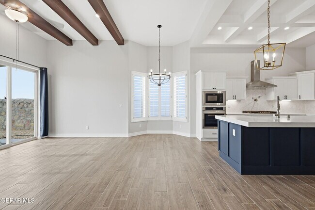 Foto del edificio - 219 Emerald Brass